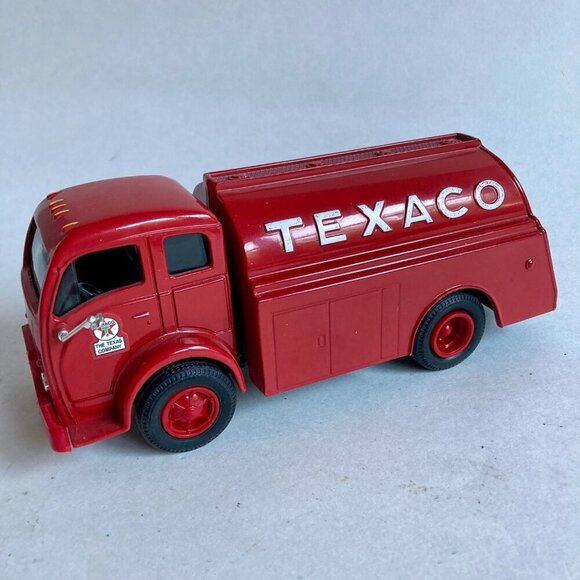 Vintage Ertl Texaco 1949 White Tilt Cab Tank Truck Coin Bank w/ KEY! - Picture 4 of 6
